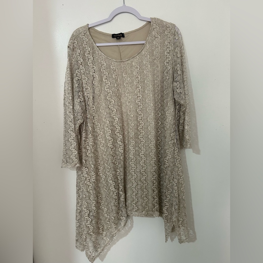 Chic Lace‎ Tunic in Cream - Picture 2 of 7